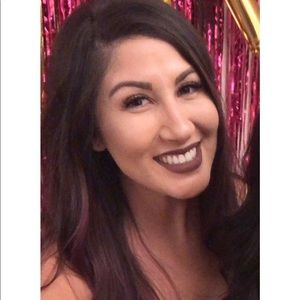 Meet your Posher, Cassandra